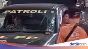 oknum-anggota-satpol-pp-diduga-mengambil-uang-setoran-ke-pkl-di-kalimalang-kota-bekasi-pemkot-bekasi-memproses-oknum-satpol-pp_169.png